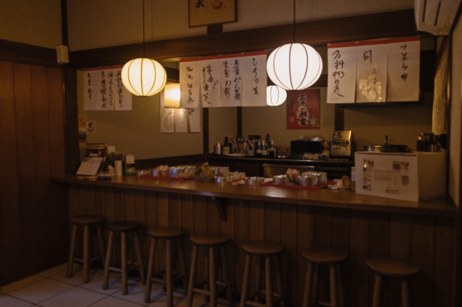 店内のカウンター席